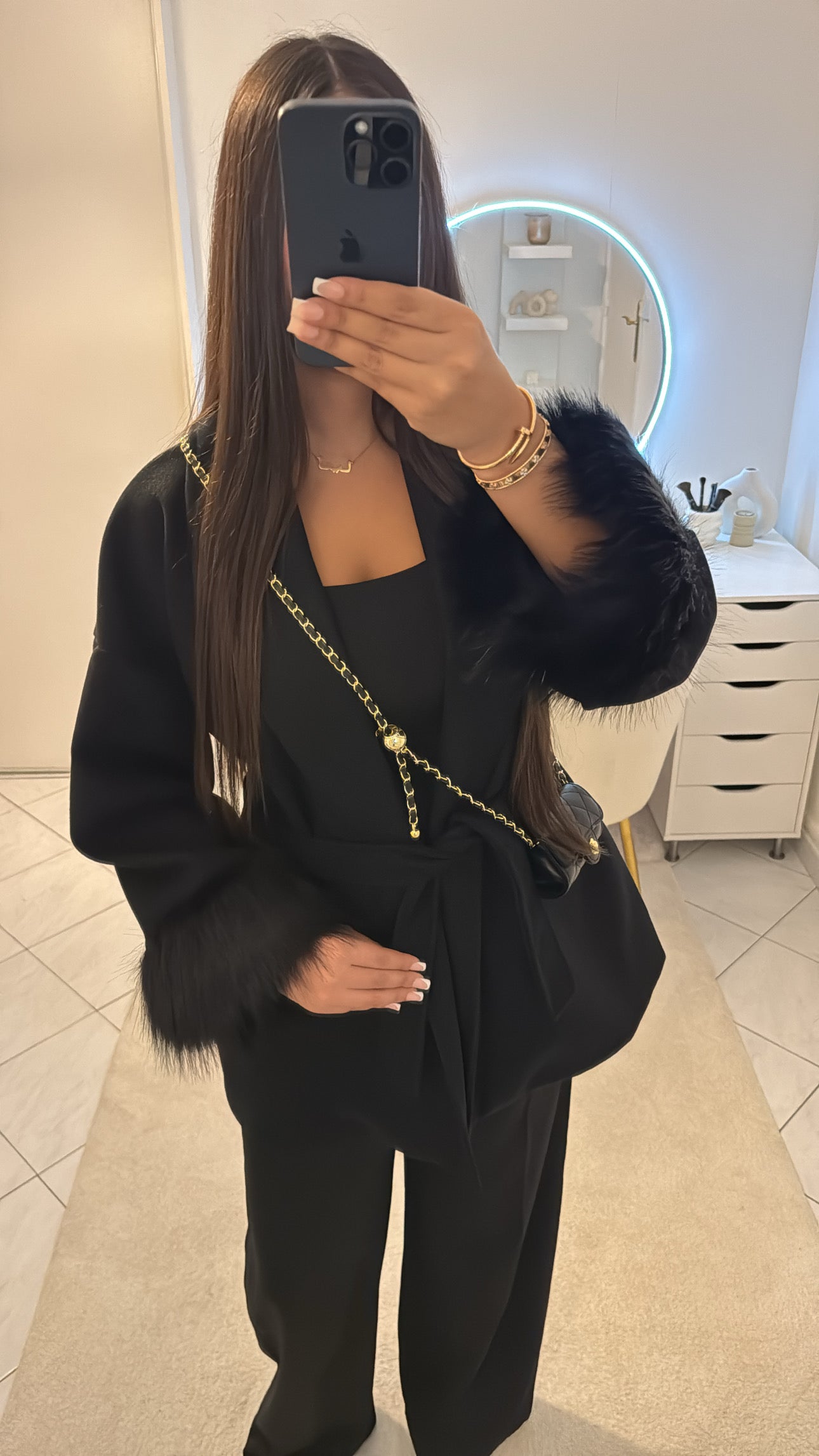 Manteau à fourrure noir