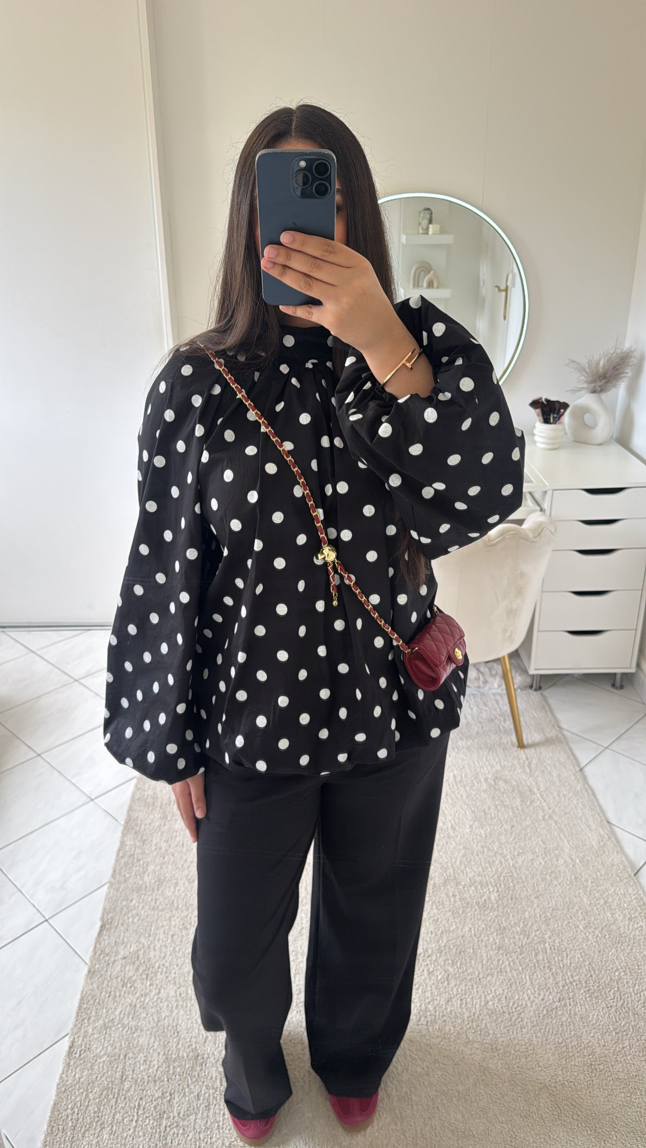 Haut noir à petit point blanc