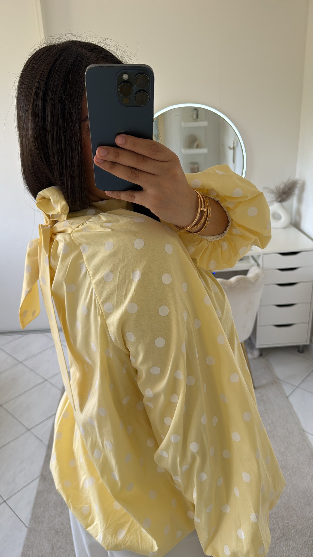Haut jaune à petit point blanc