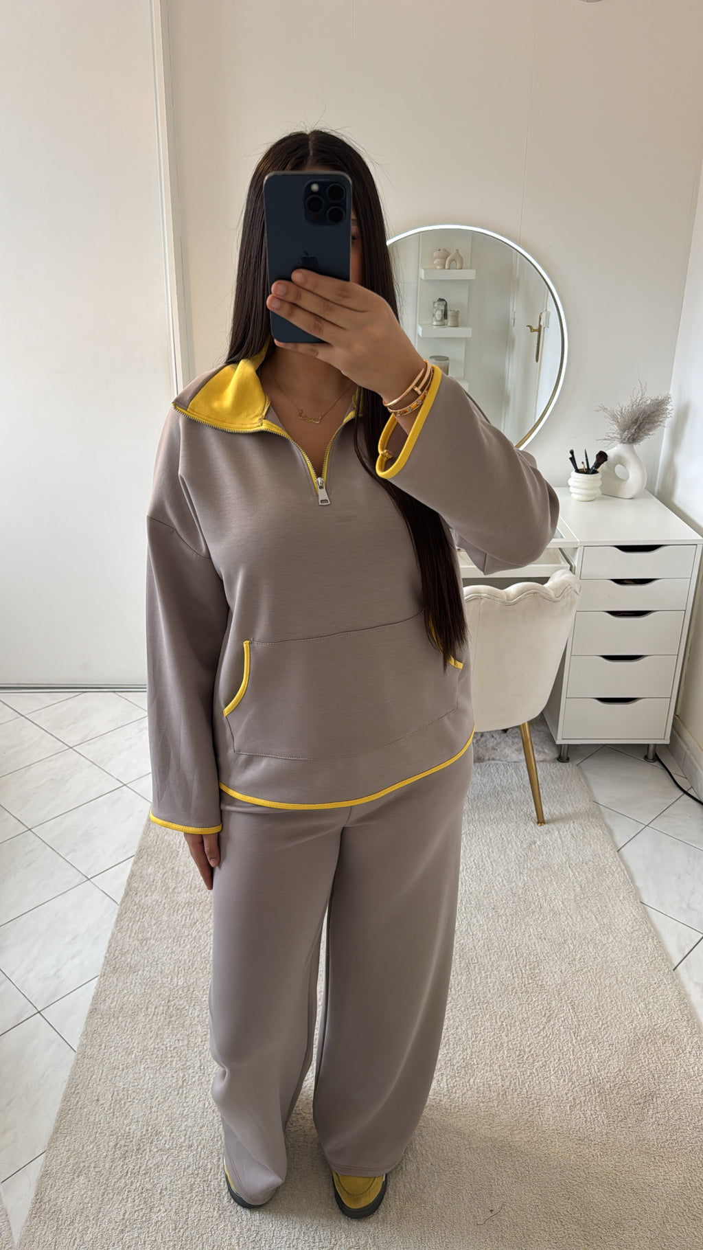 Ensemble taupe