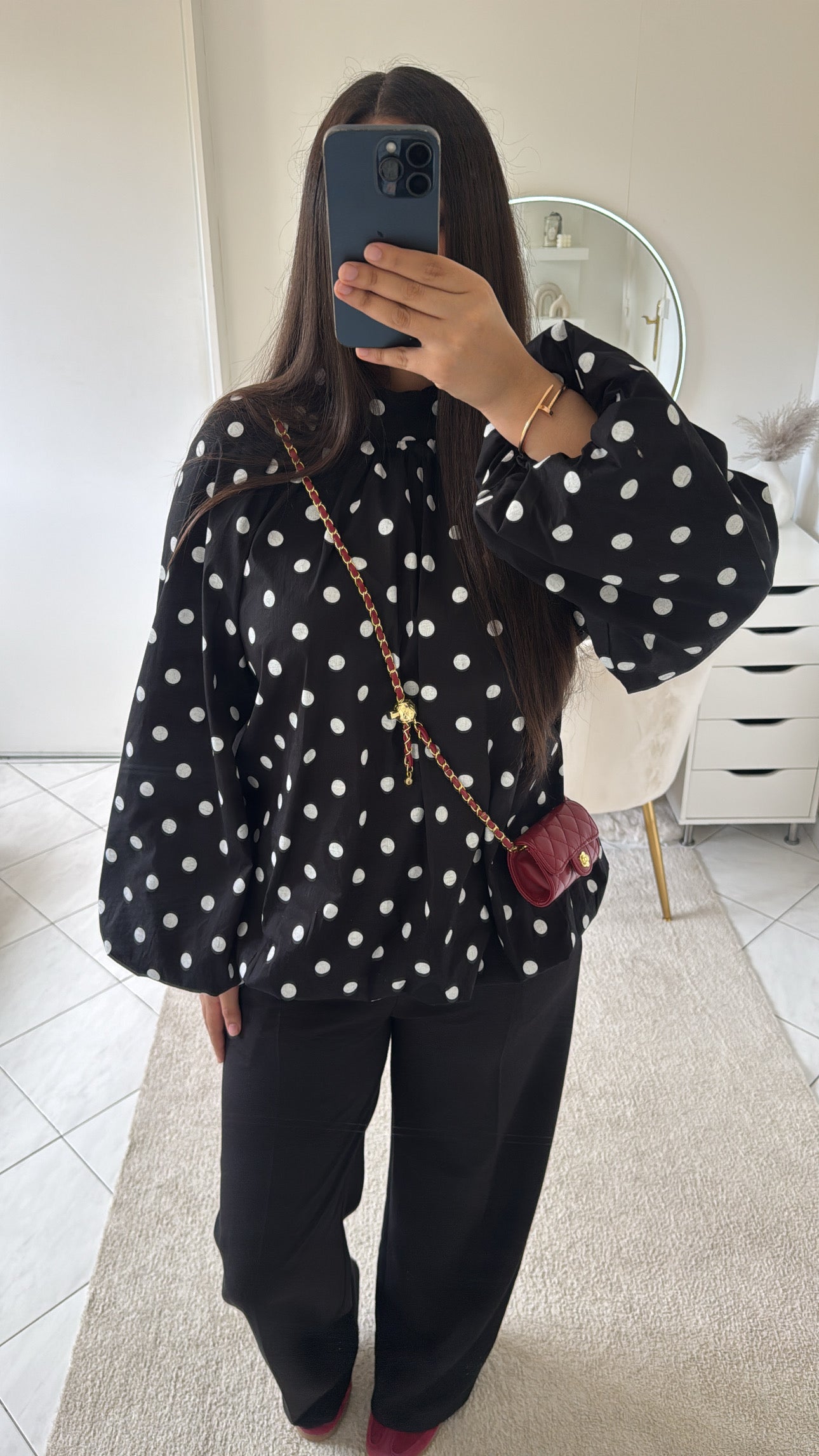 Haut noir à petit point blanc