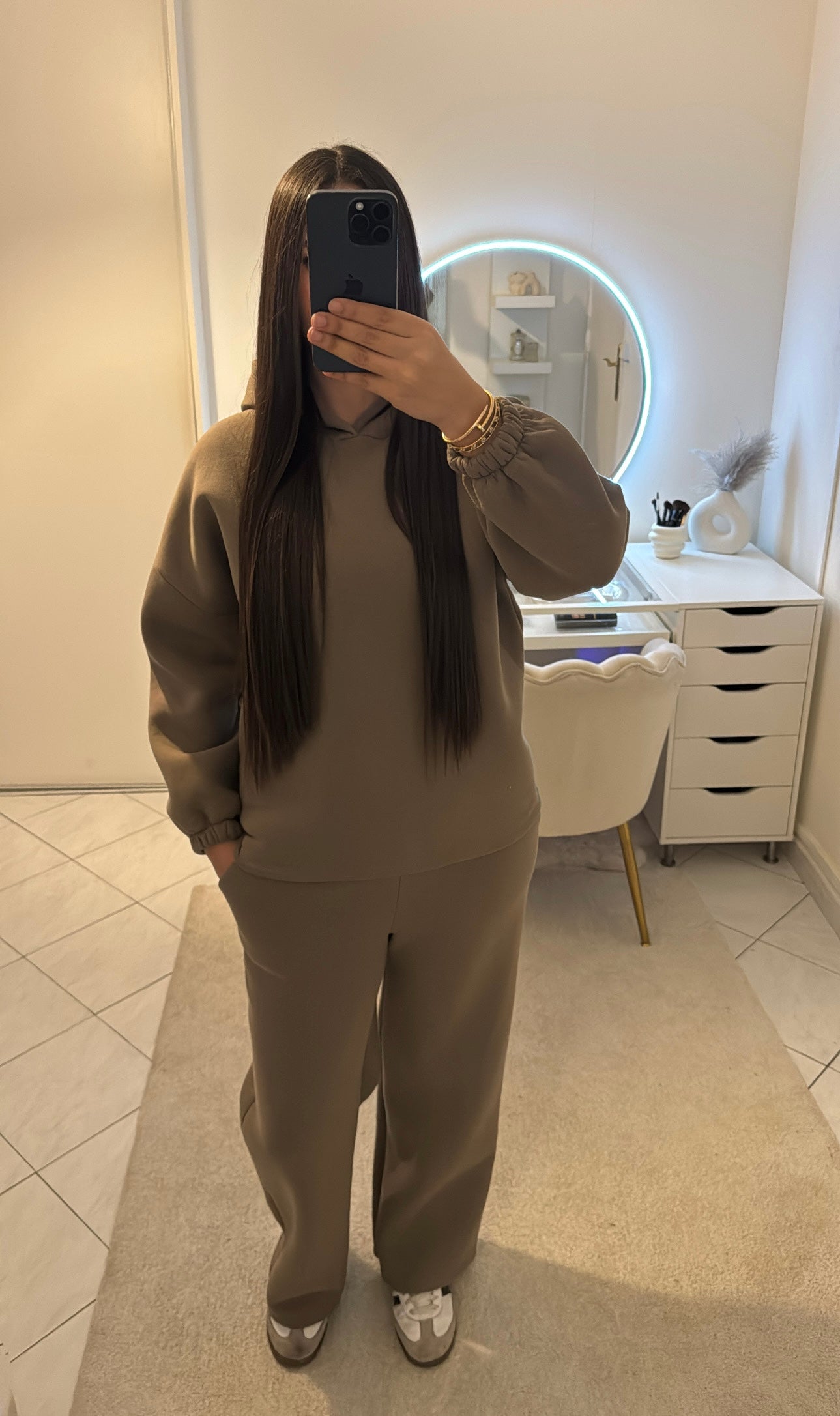 Ensemble jogging et pull à capuche taupe