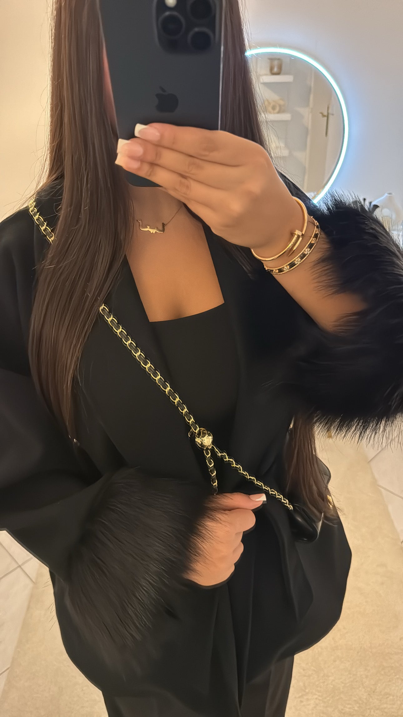 Manteau à fourrure noir