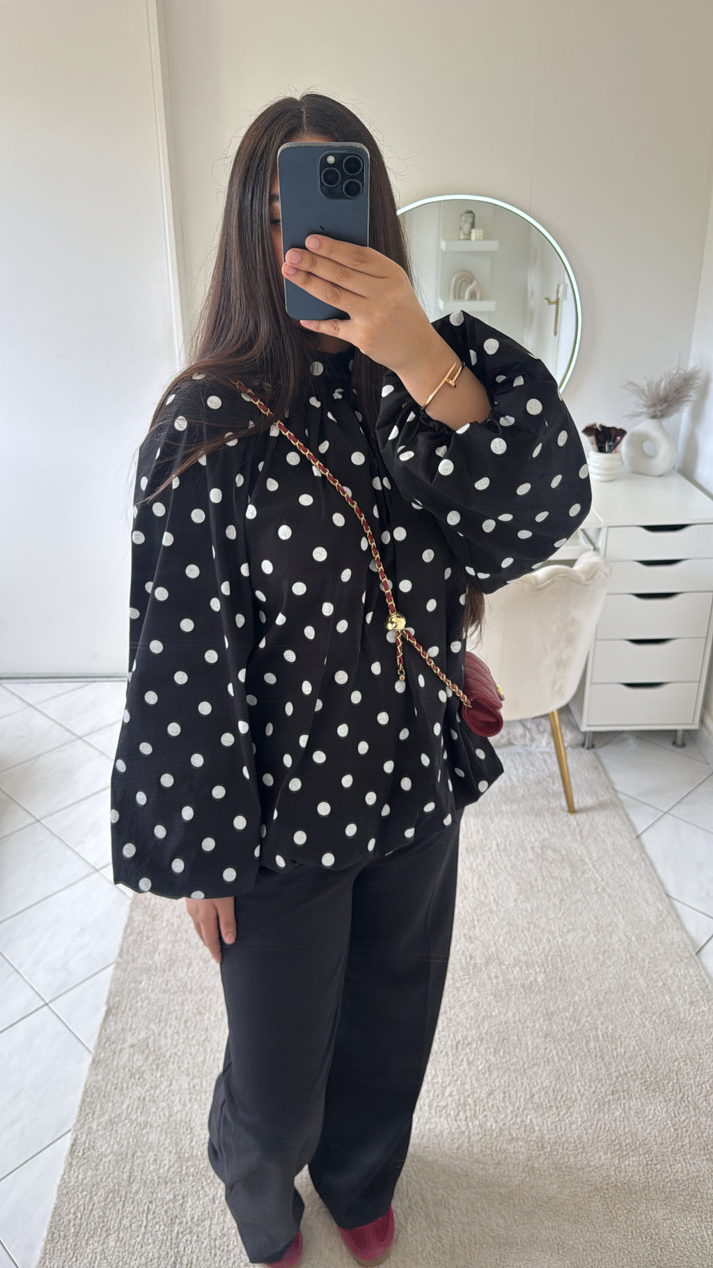 Haut noir à petit point blanc