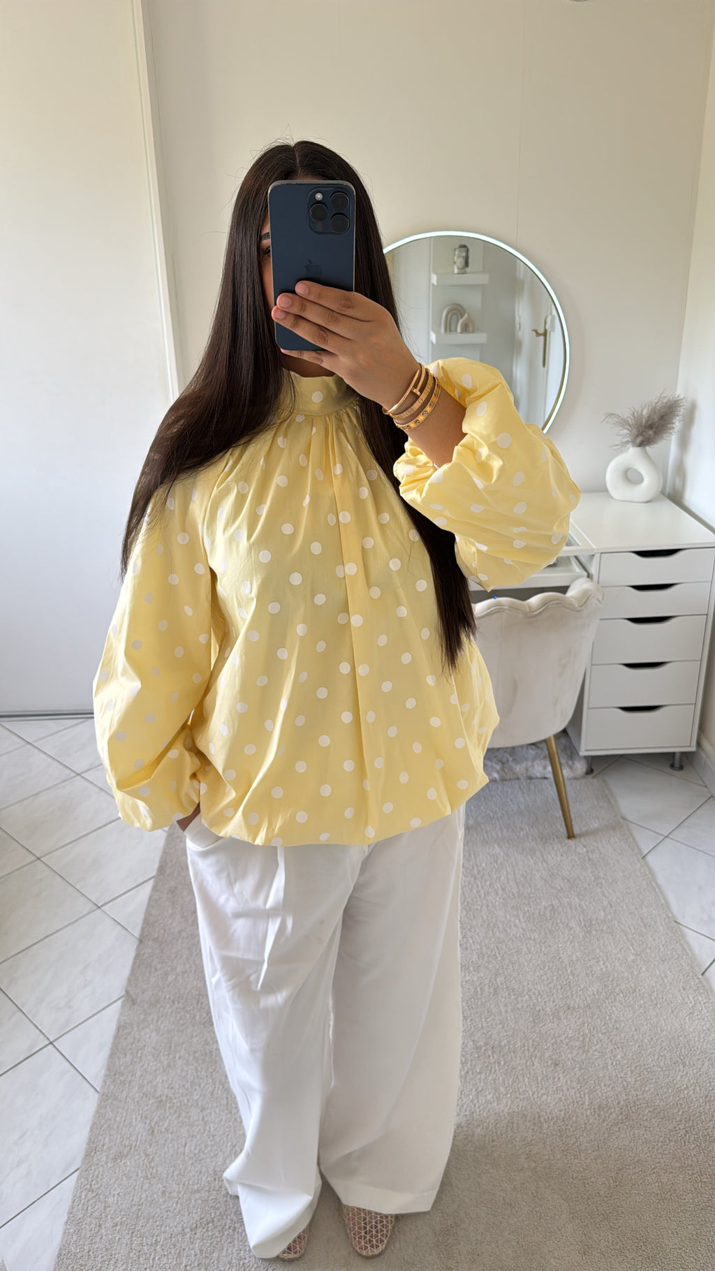 Haut jaune à petit point blanc