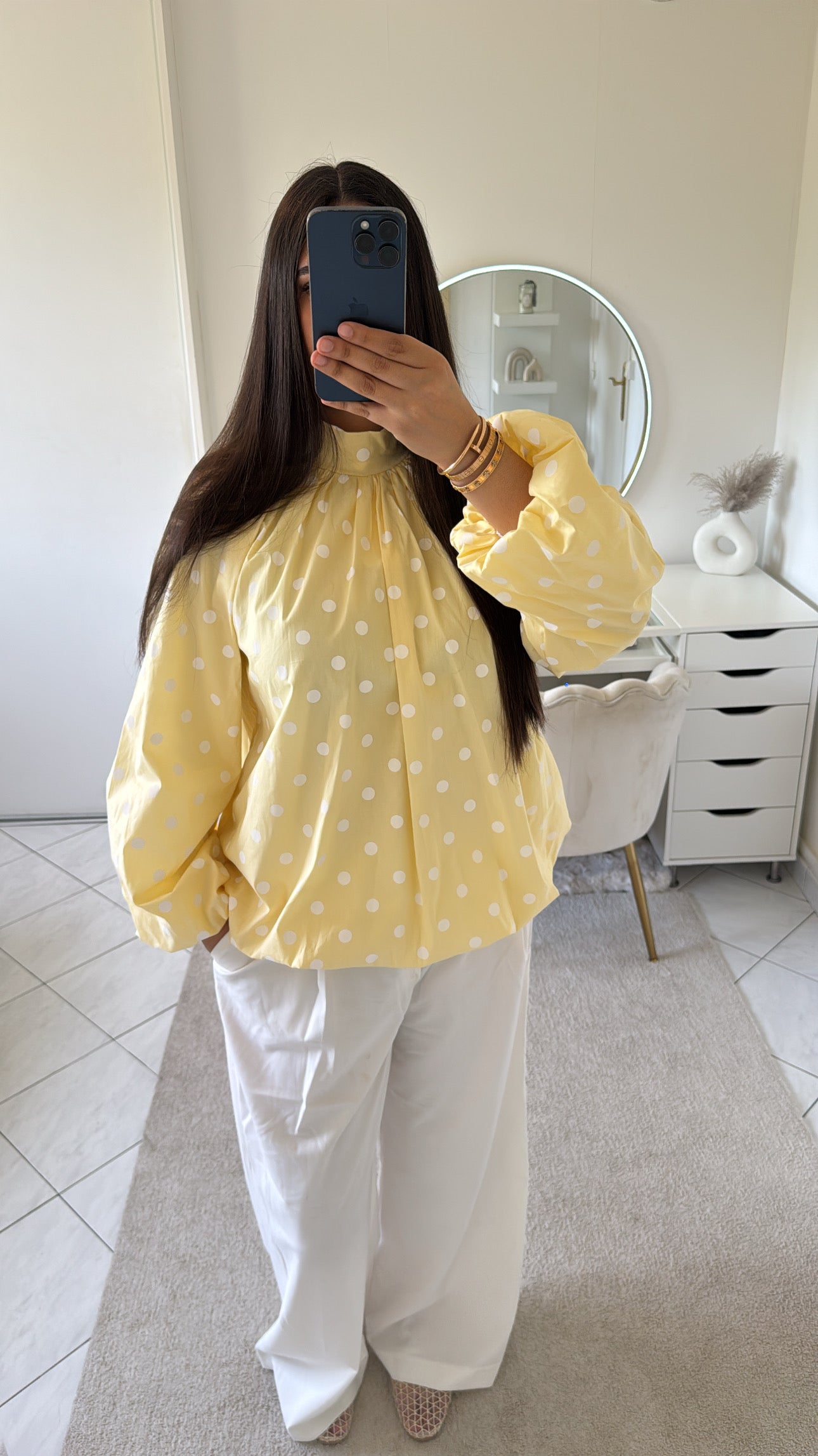 Haut jaune à petit point blanc