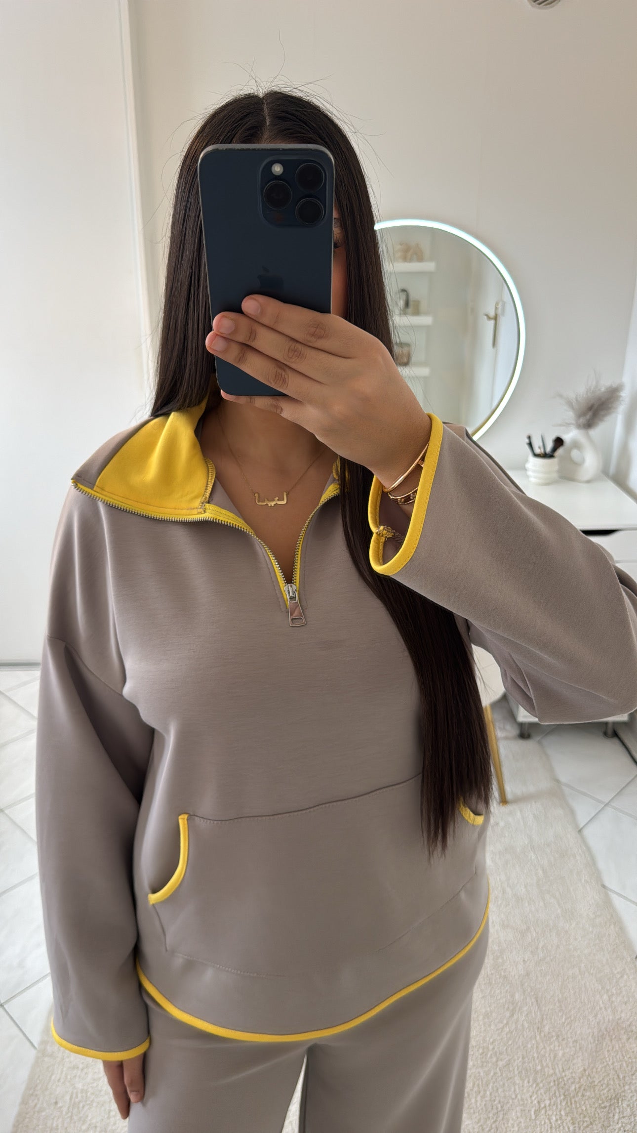 Ensemble taupe