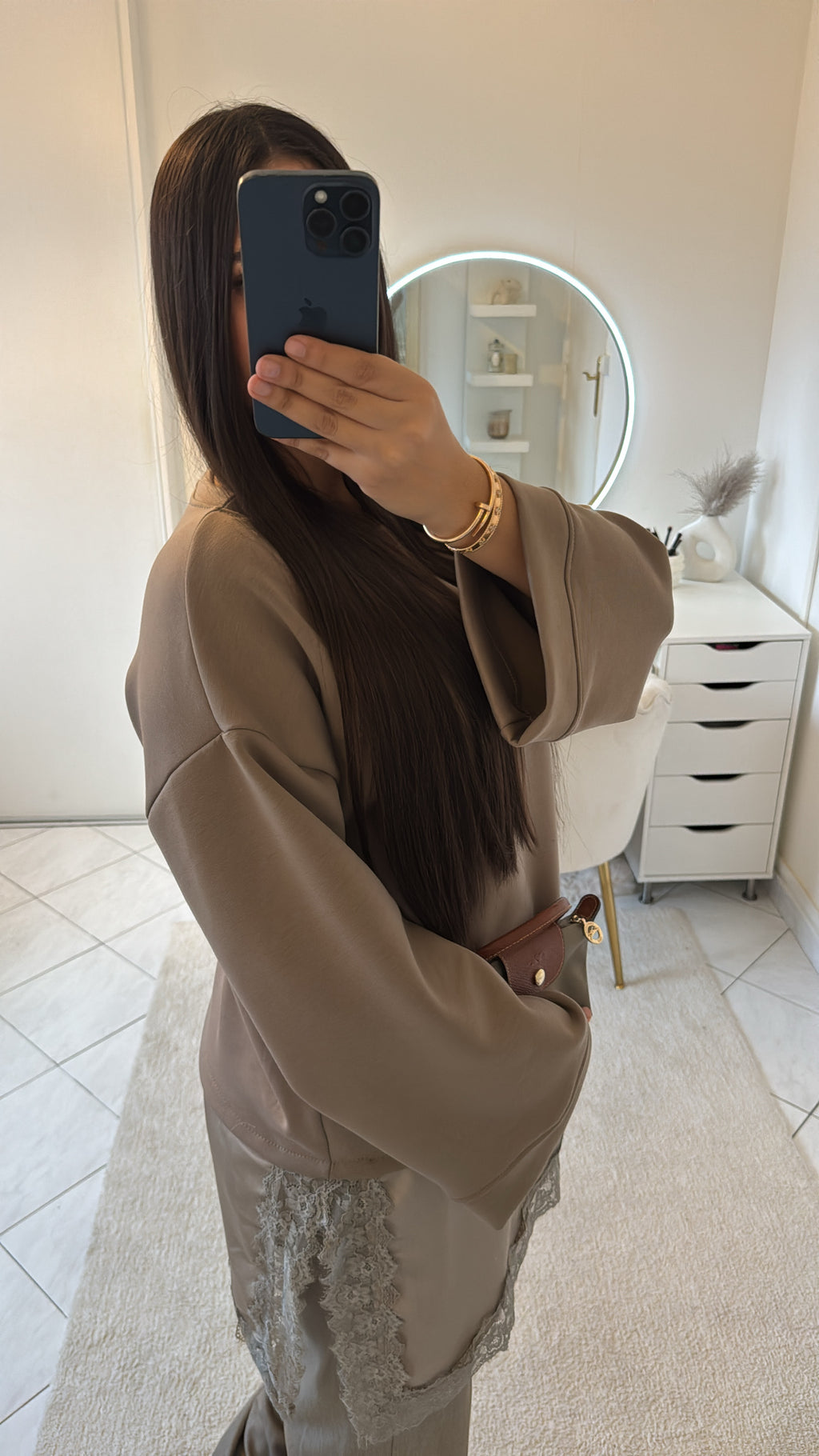 Haut à dentelle taupe